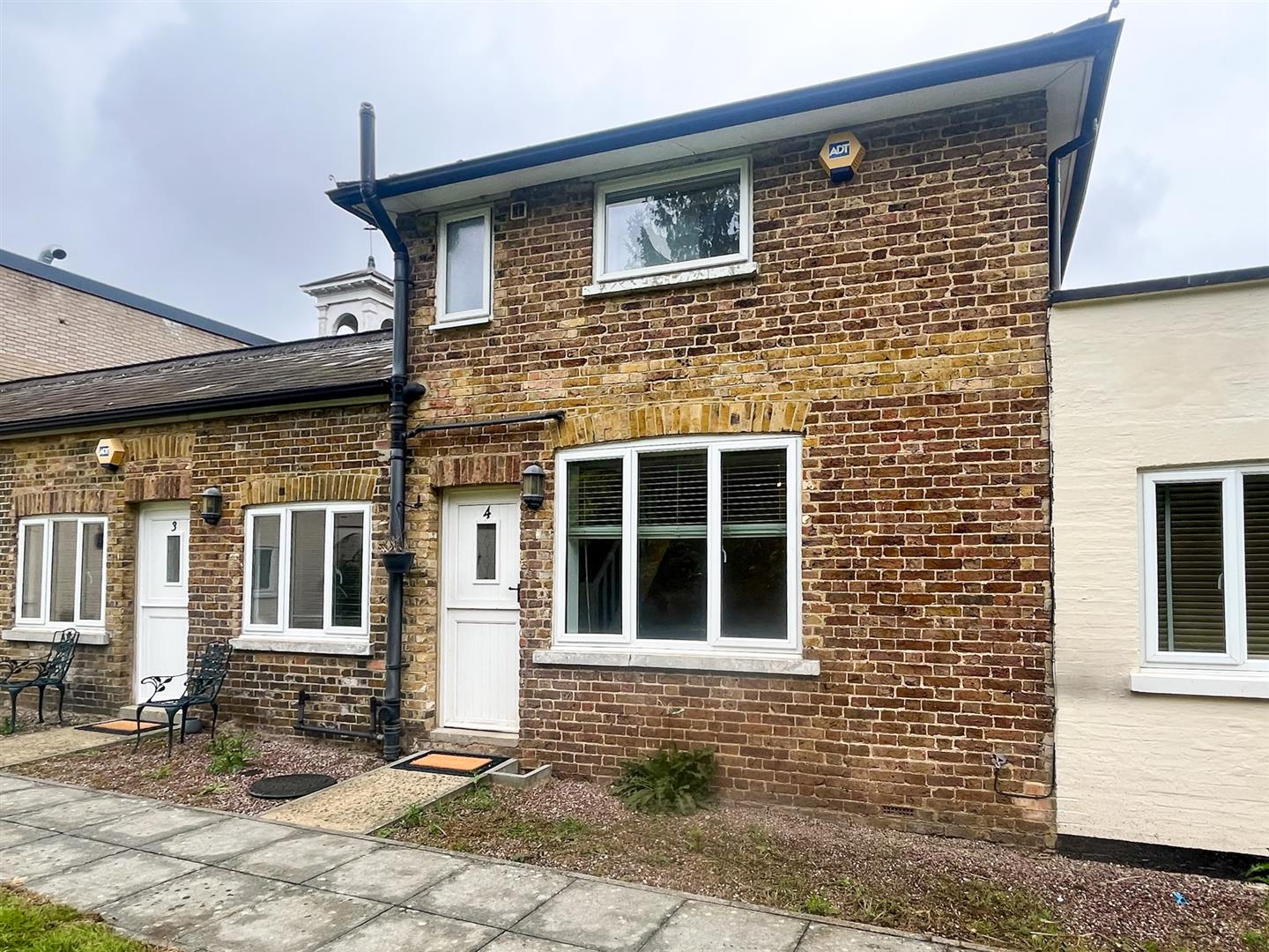 1 bed property in Tower Cottages, Esher